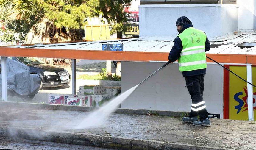 Kuşadası Belediyesi’nden detaylı temizlik çalışması