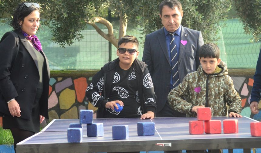 Nazilli’de Özel Eğitim ve Fen Lisesi öğrencilerinden anlamlı 3 Aralık buluşması