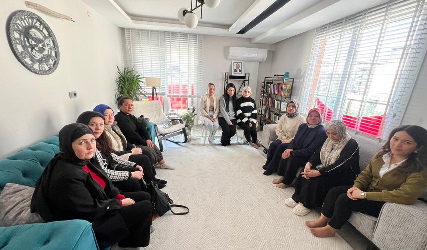 AK kadınlardan şehit ailesine ziyaret