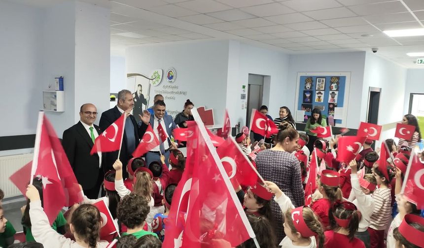 İlçe Milli Eğitim Müdürü Ataman 'Bayrak Sevgisi'ni öğrencilerle paylaştı