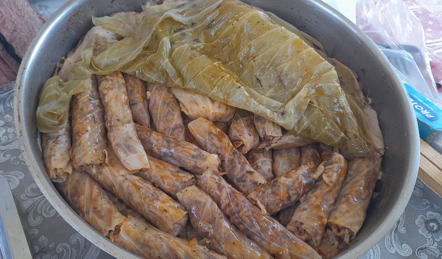 Çini sanatının sabrı anne eli lezzetiyle tezgahta buluştu