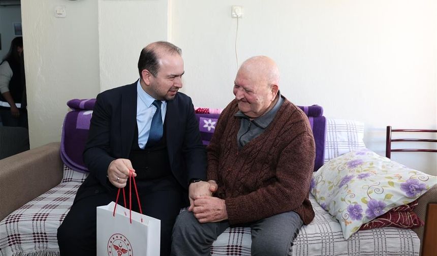 Müdür Şenkul'dan evde tedavi gören hastalara ziyaret