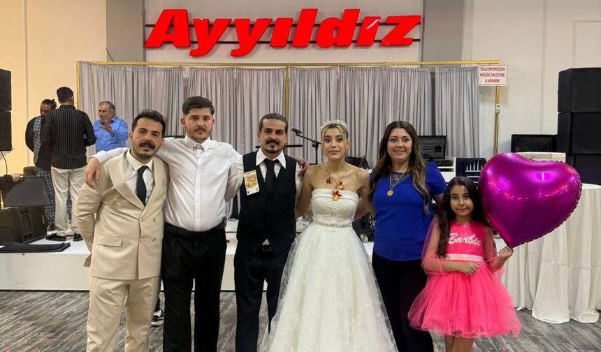 Aydın'da görkemli düğün: Genç kuaförler hayatlarını birleştirdi