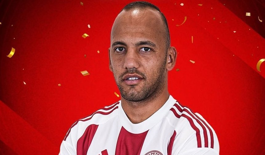 Aydınlı futbolcudan üst üste üçüncü şampiyonluk