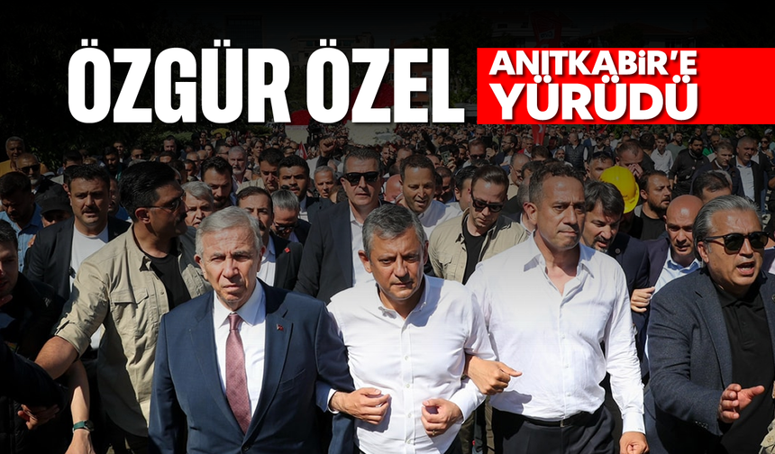 Özgür Özel kalabalıkla Anıtkabir'e yürüdü