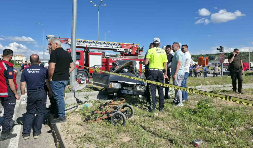 İki otomobil çarpıştı: 3 ölü, 5 yaralı