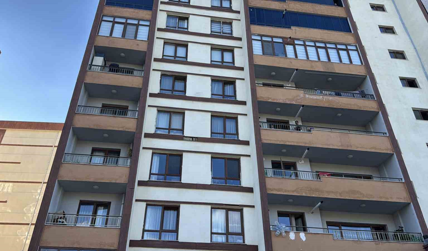 5. kattan düşen 2 yaşındaki çocuk hayatını kaybetti