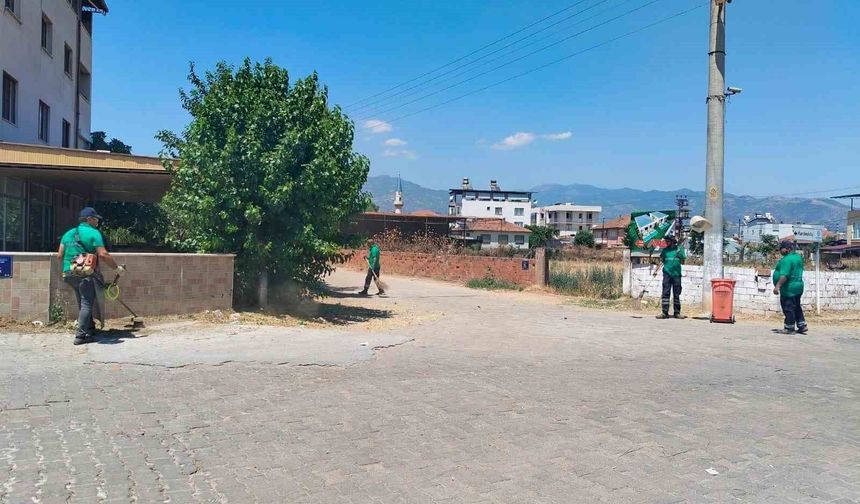 Efeler’de temizlik çalışmaları sürüyor