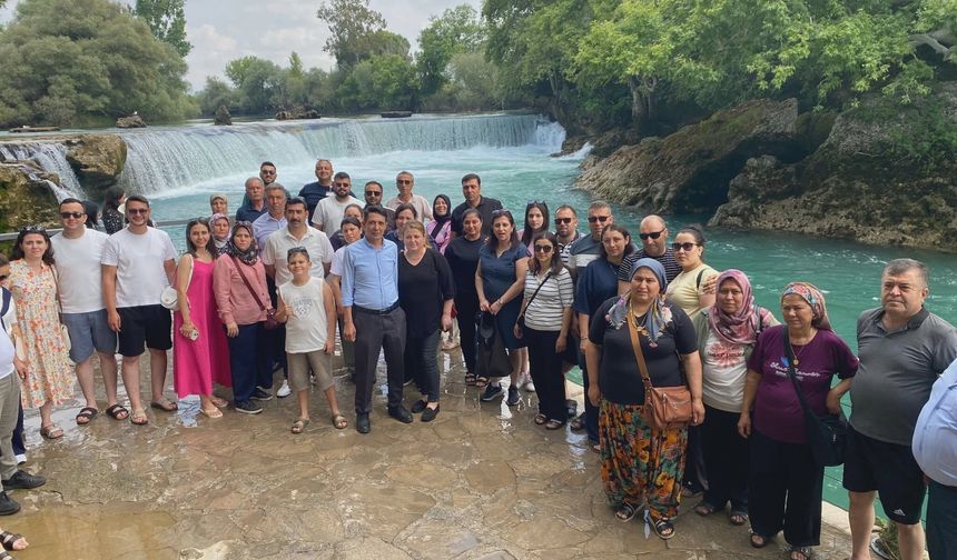 Koçarlılı şoförler, Antalya gezisinde
