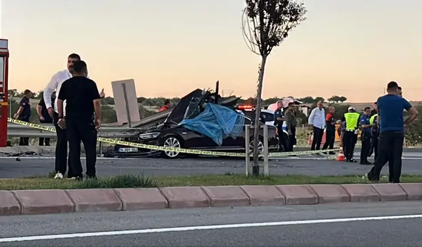 Düğün konvoyundaki otomobil bariyerlere çarptı: 1 ölü, 3 yaralı