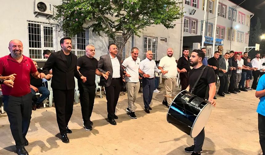 Başkan Cihangiroğlu düğünde halaya katıldı