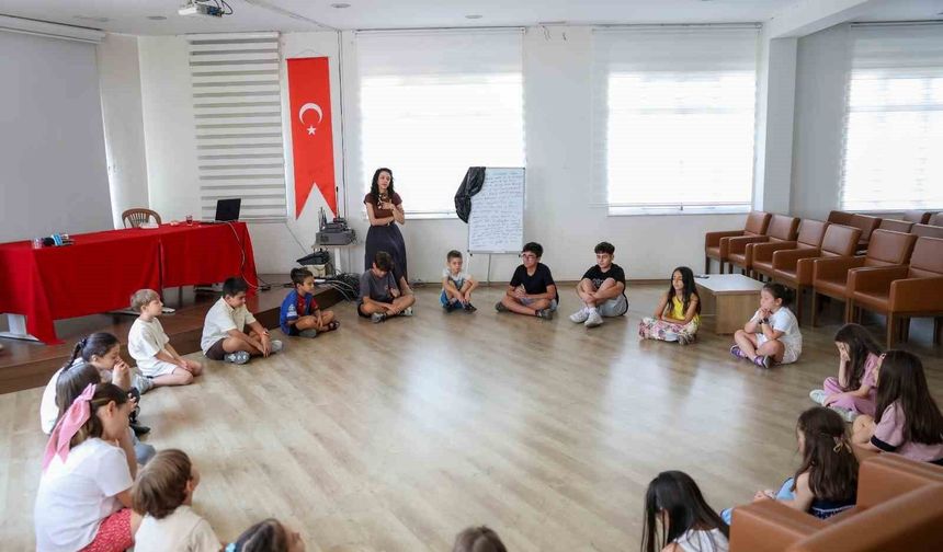 Efeler’de sahne minik yeteneklerin
