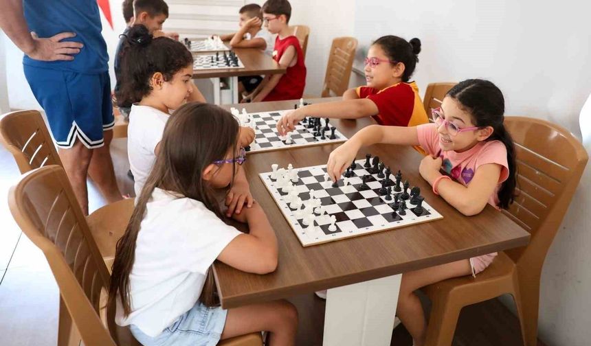 Efeler’de yaz tatili satrançla renkleniyor