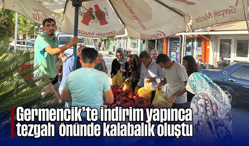 Germencik’te indirim yapınca tezgah önünde kalabalık oluştu