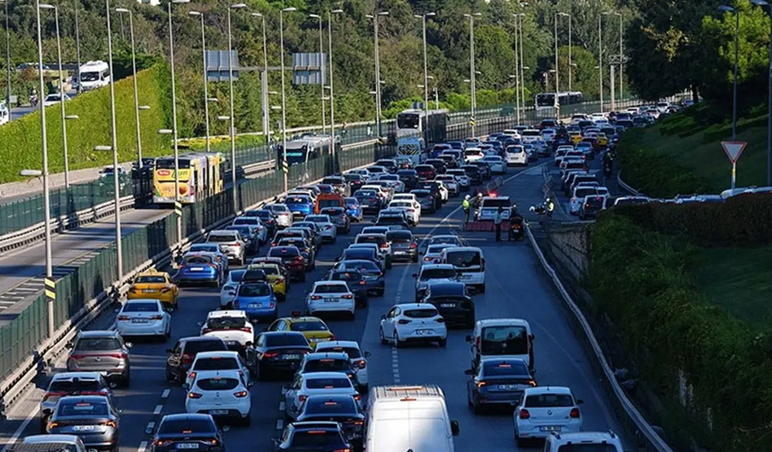 Trafik Levhalarına Dikkat! Şehirlerarası Yollarda Hız Limiti Kaç Oldu?