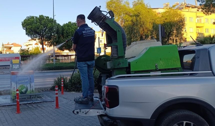 Didim'de çöp konteynerleri yönelik hijyen çalışması