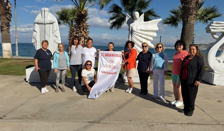 Kuşadası'nda sağlıklı yaşama egzersizle dikkat çekildi
