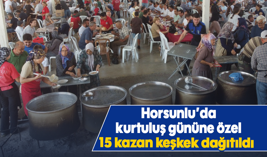 Horsunlu’da kurtuluş gününe özel 15 kazan keşkek dağıtıldı