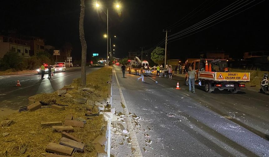 Nazilli'de kontrolü kaybedip refüje çarptı; 2 yaralı