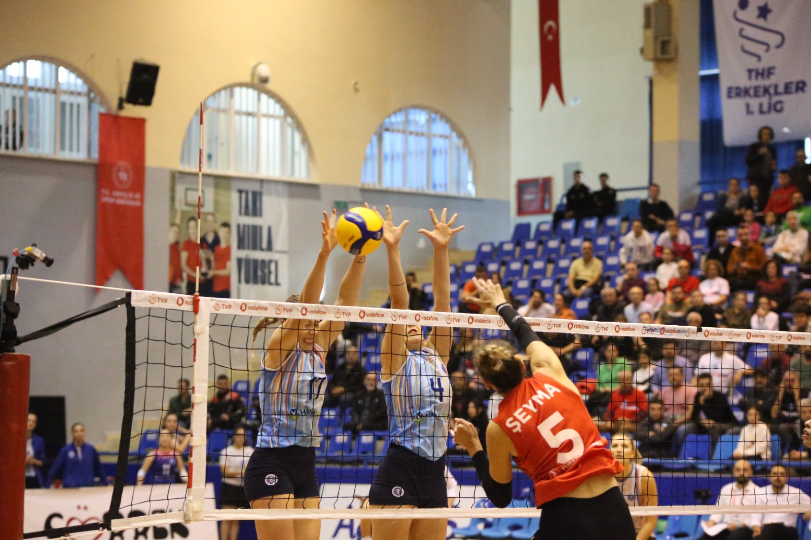 sultanlar-thyye-boyun-egdi-429275-fd82ea35eb8eb5591b08daccd619cff2.jpg