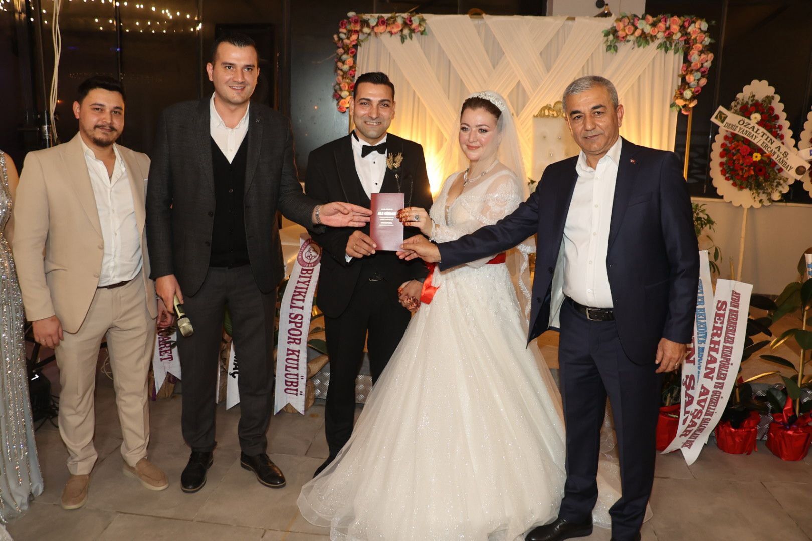 sahinci-ve-pala-ailelerinin-mutlu-gunu-429367-eaed7f03d326e48436f876f41da6c06b.jpg
