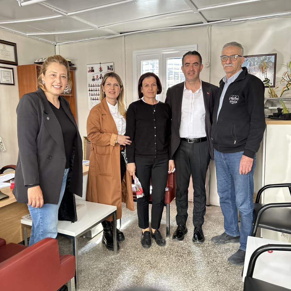 Arici Kadinlarin Gunlerini Kutladi Kadinlar Her Gun Bas Tacimizdir 452322 7D55Ba80589486E0F07F384D3Dc5Fac7