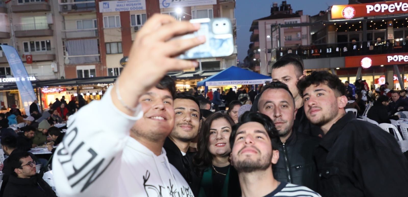 Baskan Cercioglu Iftar Sofrasinda Vatandaslarla Bir Araya Geldi D717Acf4A0Bfd1D35C0D7662Bf3E618C