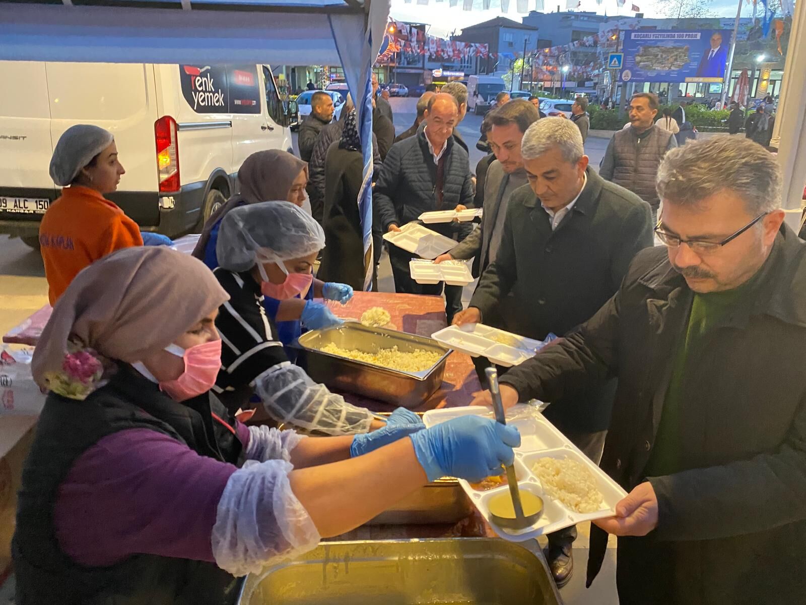 Kocarli Halki Belediyenin Iftar Sofrasinda Bulustu Yogun Ilgiden Oturacak Yer Kalmadi 456108 8Bc871C16E7A62B3Fda11A9Dead0F4A1