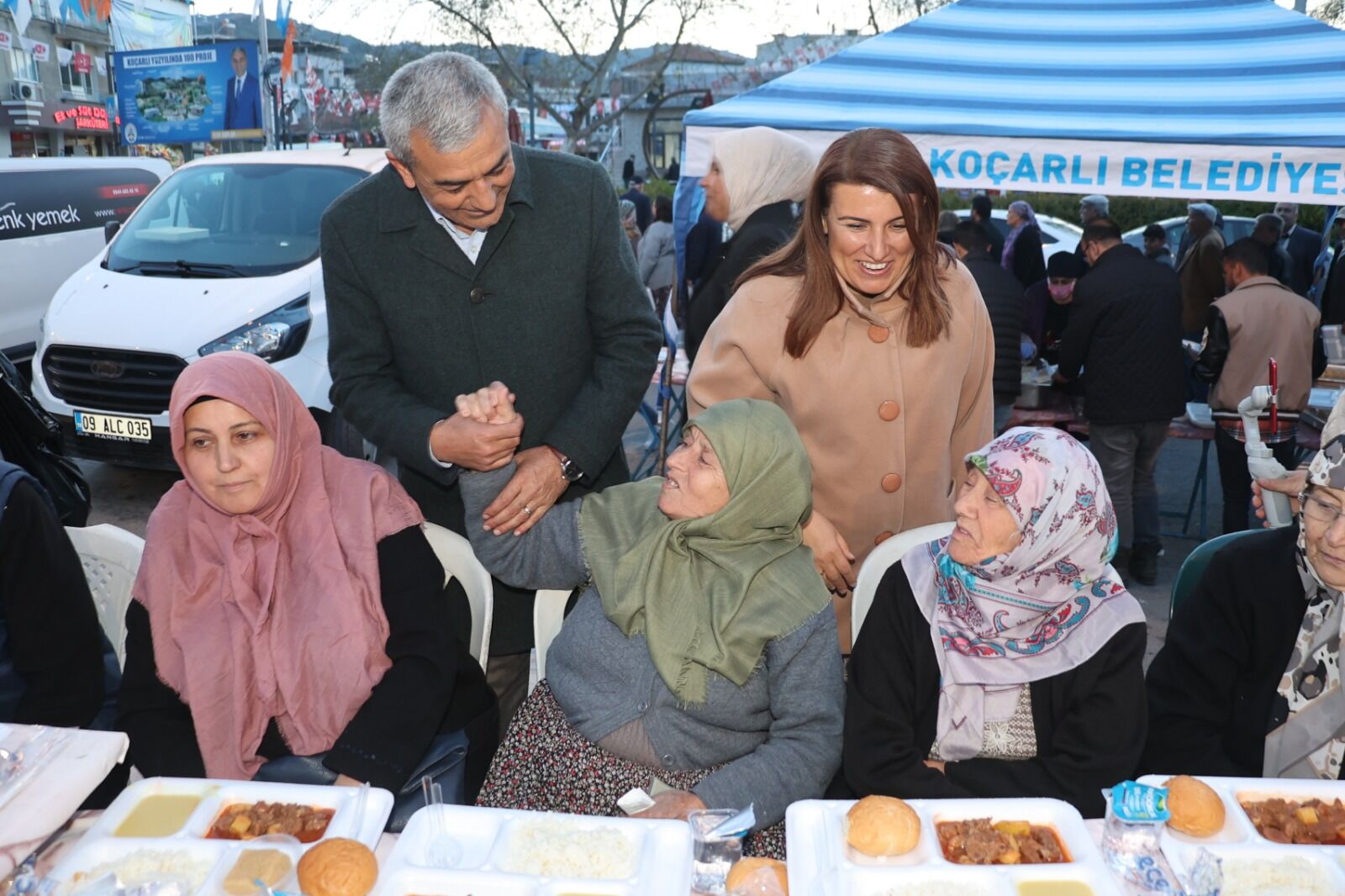 Kocarli Halki Belediyenin Iftar Sofrasinda Bulustu Yogun Ilgiden Oturacak Yer Kalmadi 456108 F7D1904Aad8C538862E2323793690234