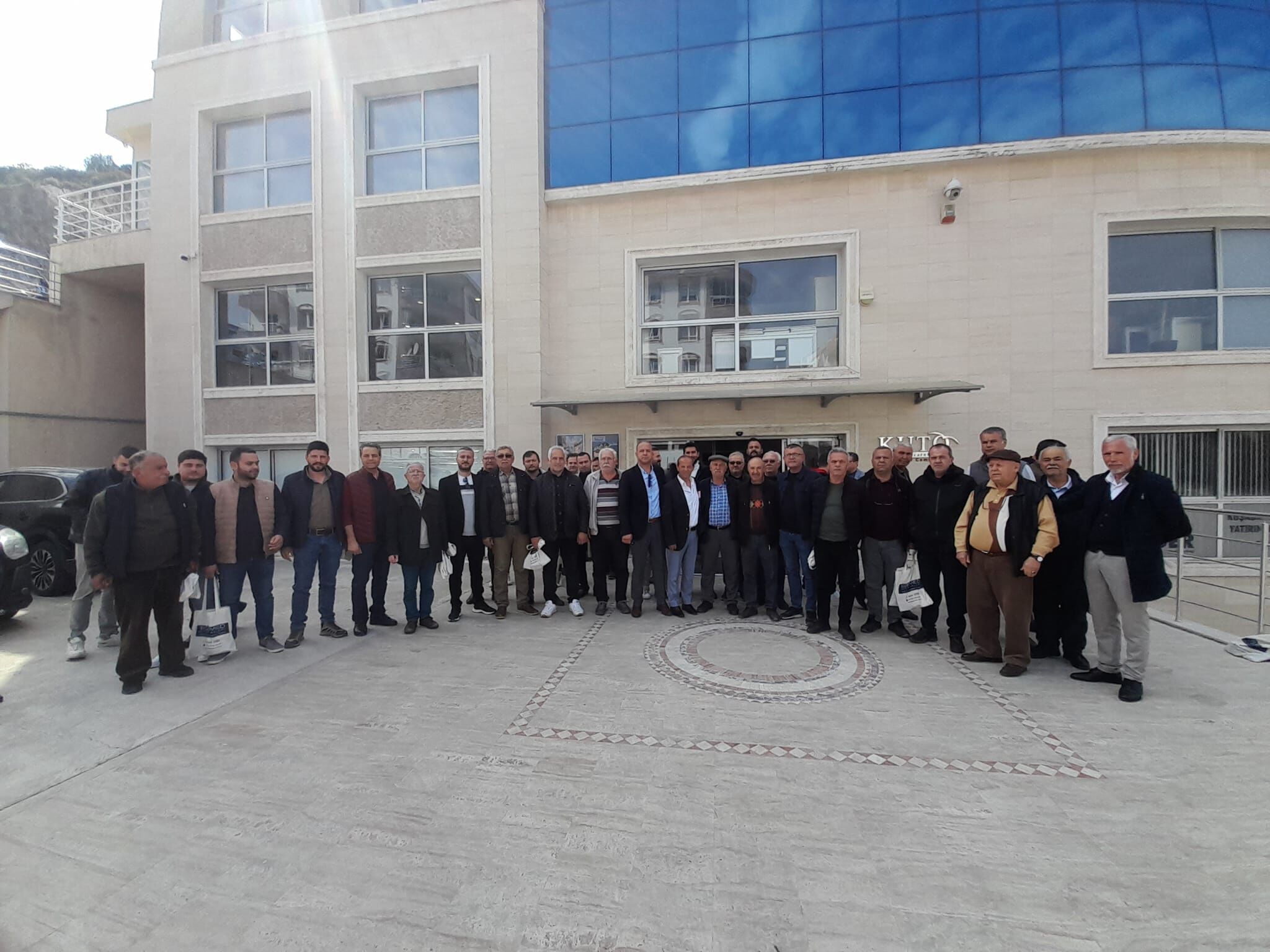 Kusadasi Minibusculer Kooperatifinin Yeni Baskani Umit Atma Oldu 455378 0F74E5A0Aafee192420Fd5C2E7728004