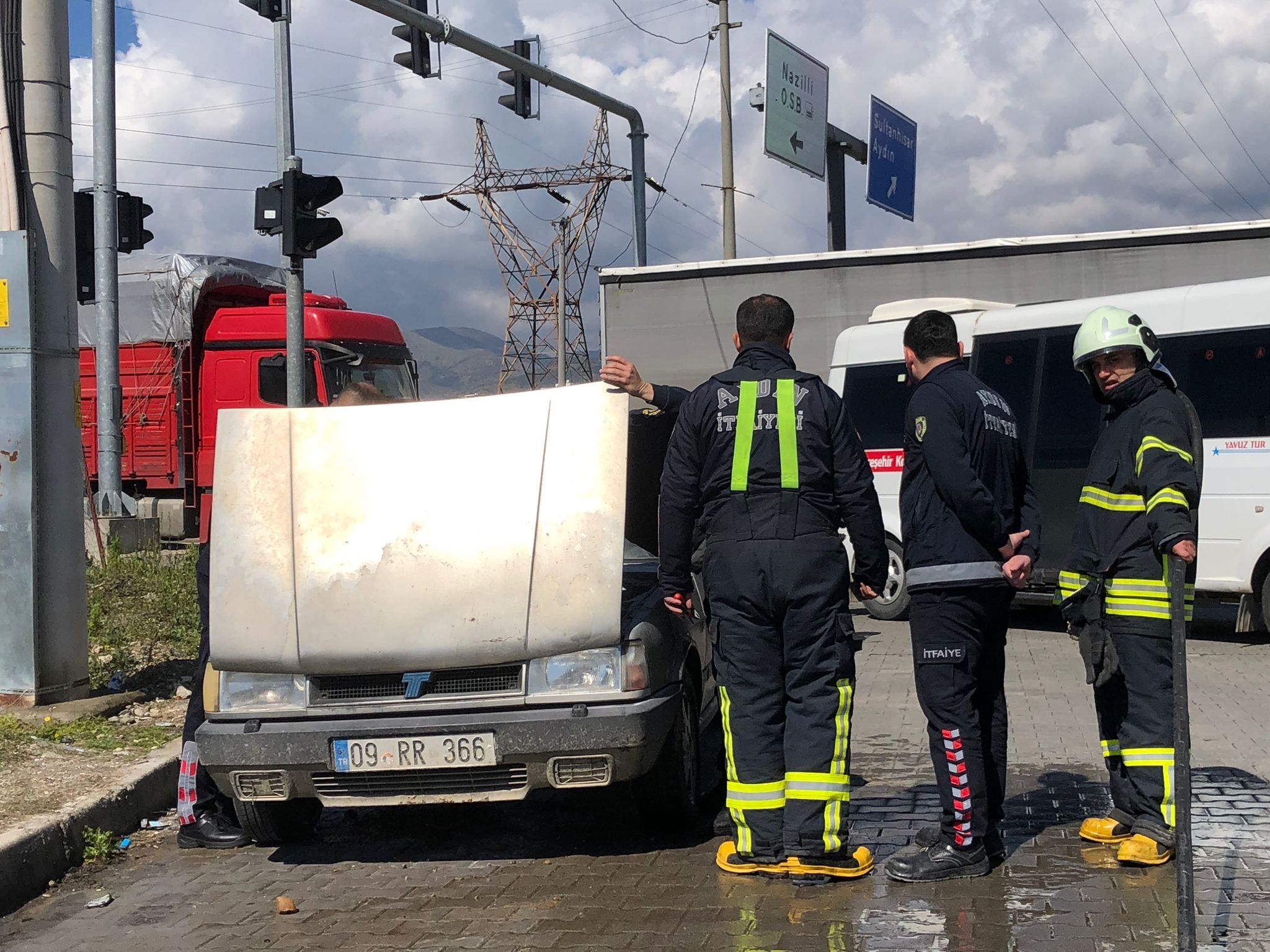 Nazillide Korku Dolu Anlar Sanayiye Goturmek Istedigi Arac Yolda Alev Aldi 453794 E7Ddf36546490A24477Fe7182990Bca2