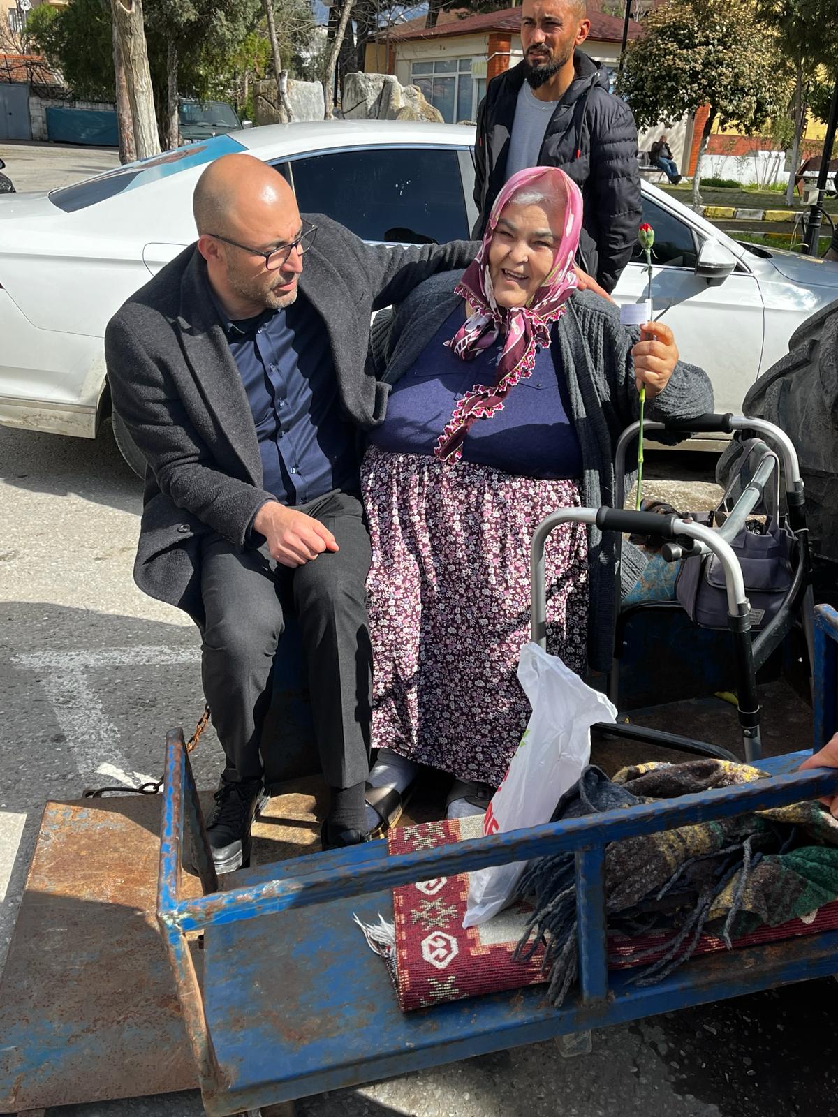 Zencirci Elif Teyzeye Soz Verdi Hastalar Icin Arac Tahsis Edecek 452177 D29B32Ef69613Fd87B7B6422C1Cd20C5