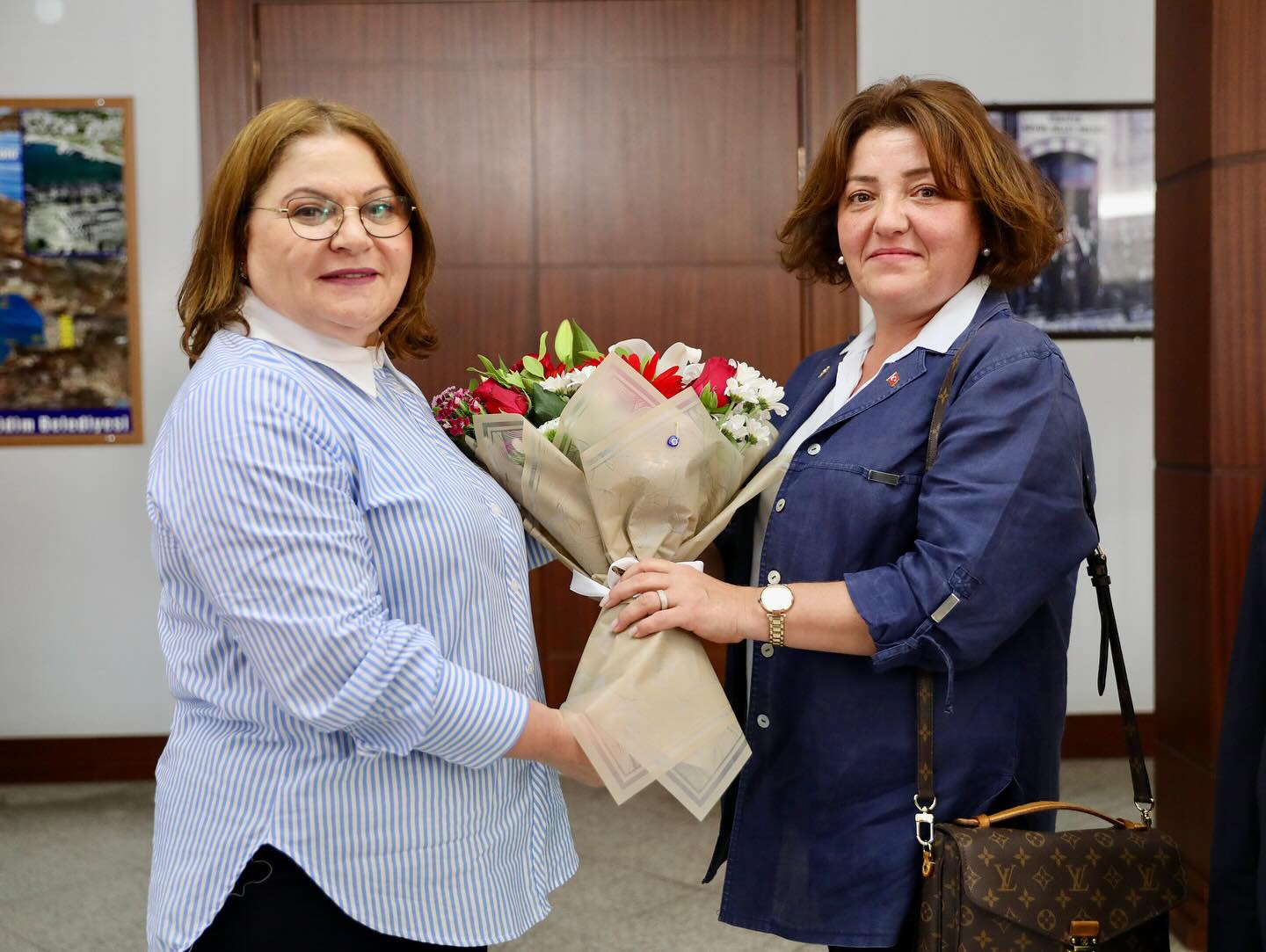 Ak Partiden Baskan Gencaya Hayirli Olsun Ziyareti 466111 Bf40Beeeeb1Ddb19E4007Ff7Bc0D6424