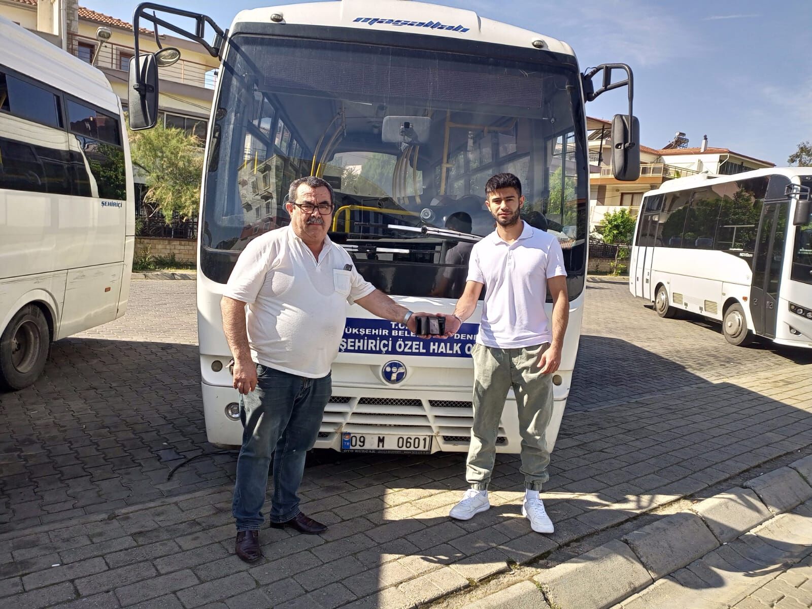 Aydinli Soforden Ornek Davranis Para Dolu Cuzdani Sahibine Teslim Etti 460606 5F460D7A0A686B3Eb3Cb6Becfc3262A0