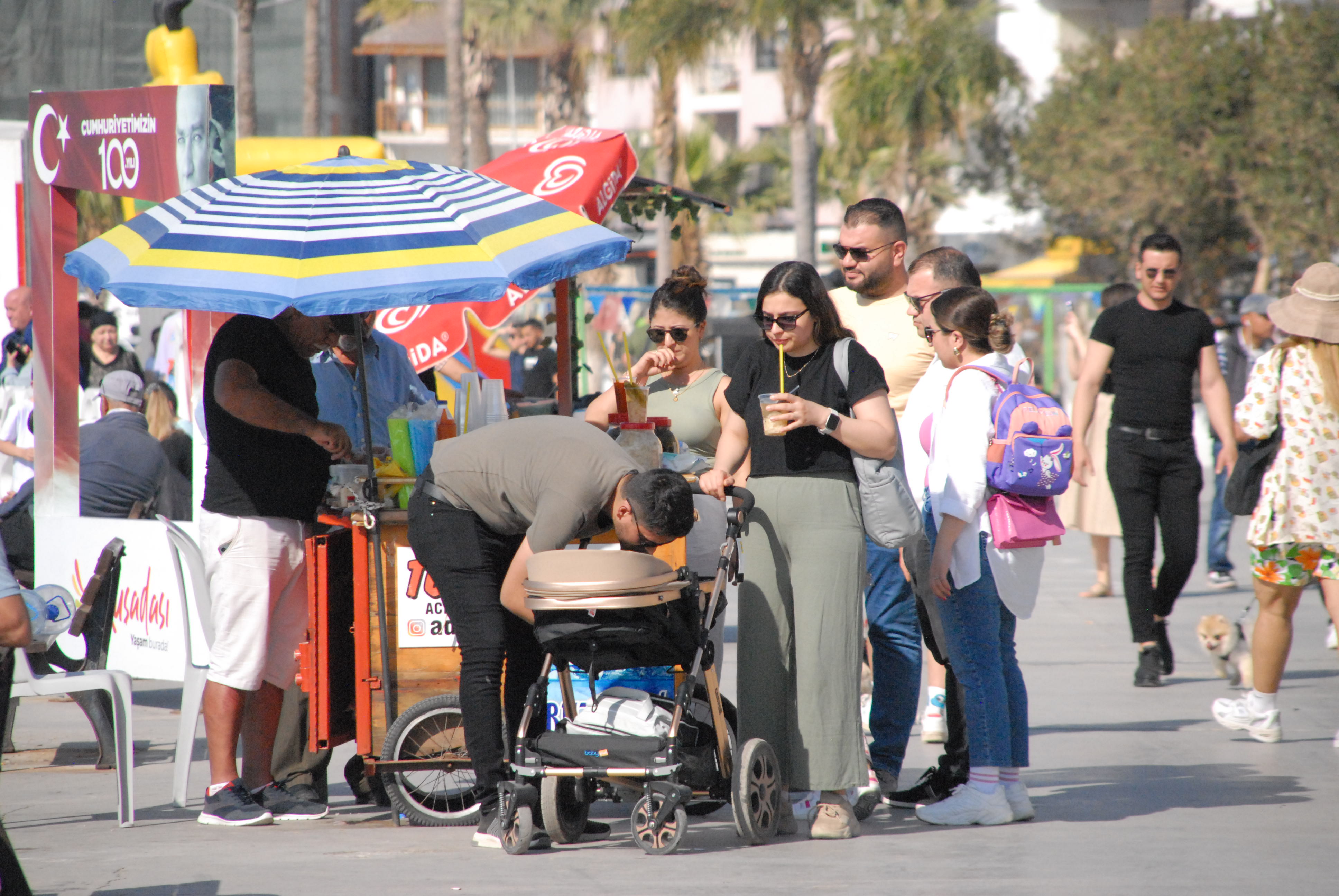 Kusadasinin Seyyar Tursucusu Menderes Sezona Buz Gibi Basladi 461759 27Aac17B8Eb9Dcb6540593Bacfbc802F