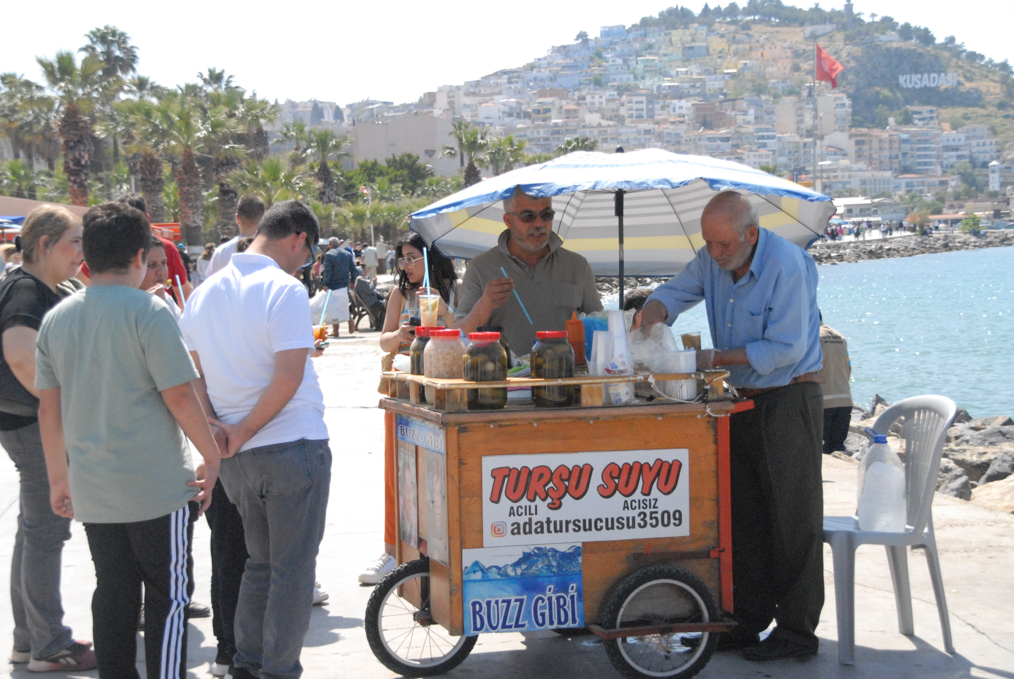 Kusadasinin Seyyar Tursucusu Menderes Sezona Buz Gibi Basladi 461759 973Cf89A66Cc562Fdf01735Bff0D7723