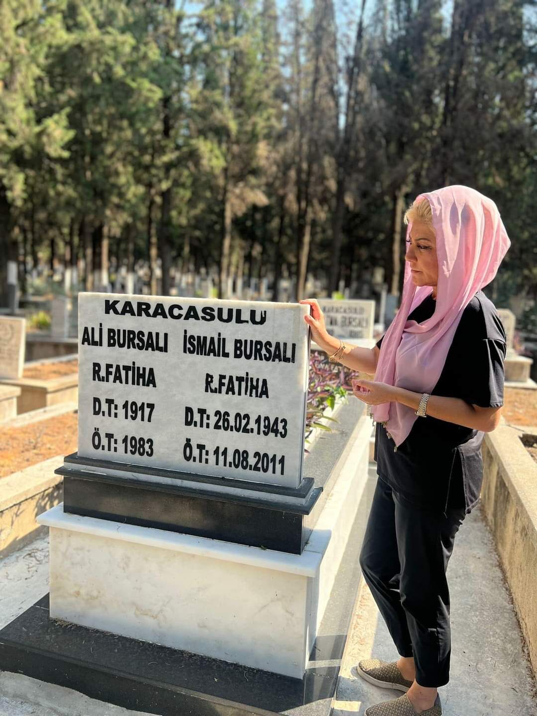 Milletvekili Bursalinin Kabir Ziyaretinde Karacasu Detayi 460935 22Eff2340E6Fc242E7A95A8B975A2554