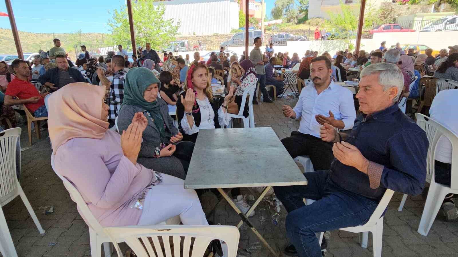 Nazillide Vatandaslar Hayir Ve Yagmur Duasinda Bulustu 4F3037A04F3Dcce152F4A43Dc8756816