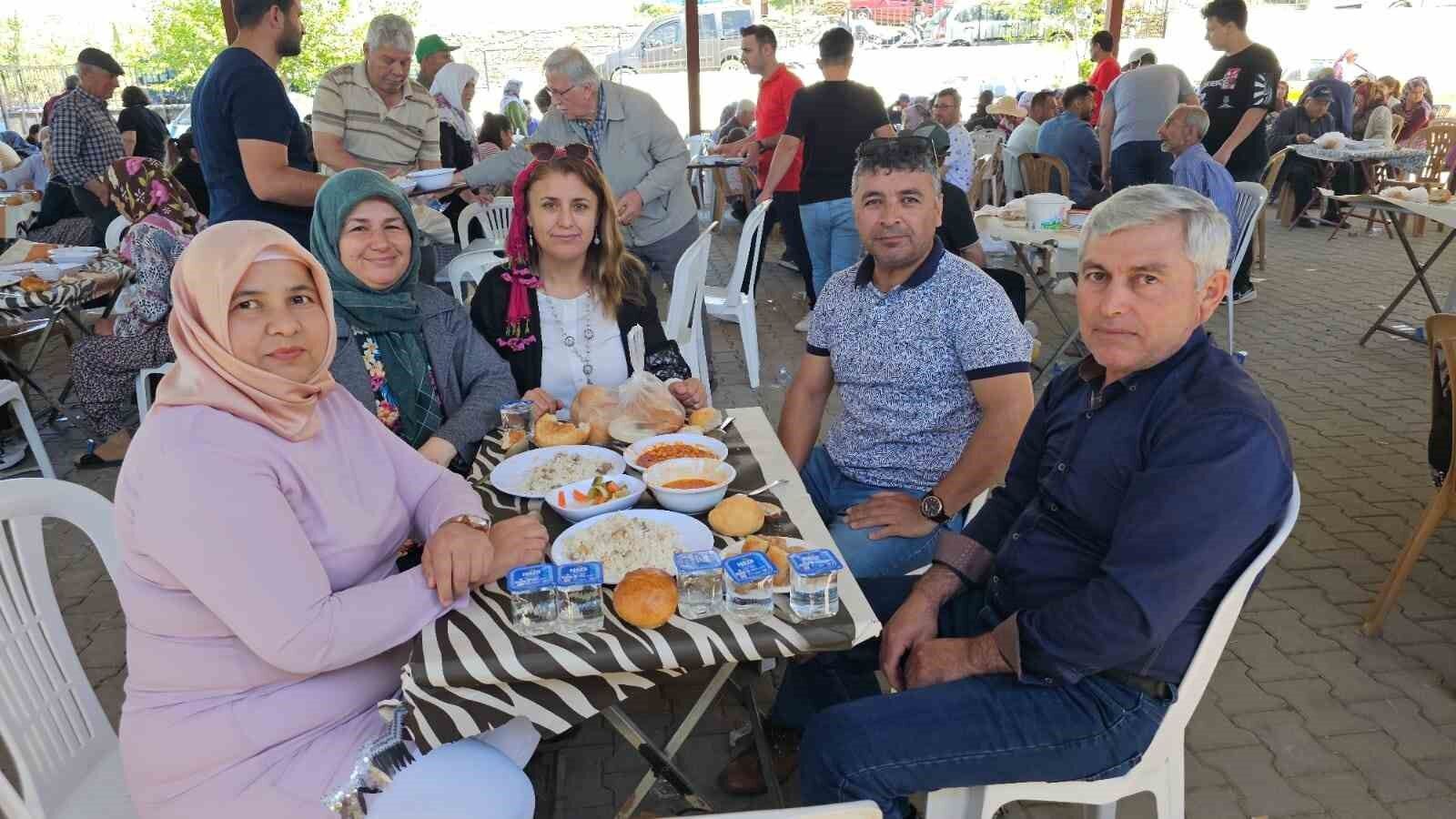 Nazillide Vatandaslar Hayir Ve Yagmur Duasinda Bulustu Fd21A40165A6Dfce24B7284Ef5F5C7Ac