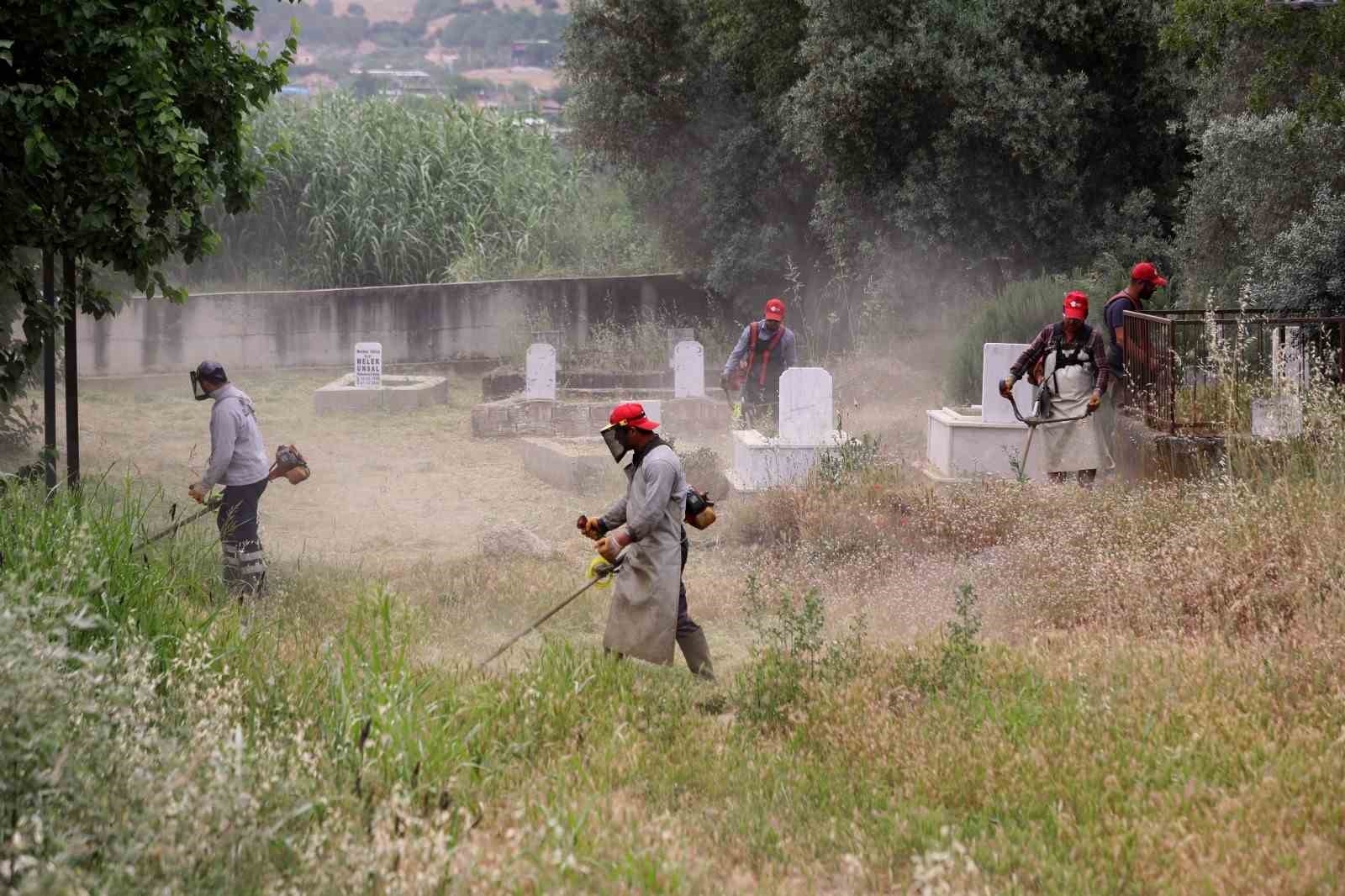 Efeler Belediyesi Mezarliklardaki Calismalarini Surduruyor 4E38D9Fdbf03015Ce2D457080Ff9F2A9