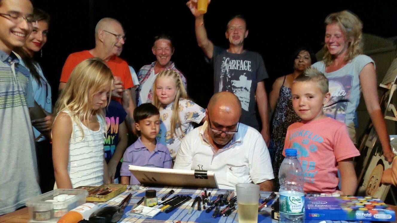 Odullu Karikaturist Lutfu Cakin Kusadasinda Hayati Renklendirmeye Devam Ediyor 472355 510Cc990Ba7Dd1Ad31613C249A942840