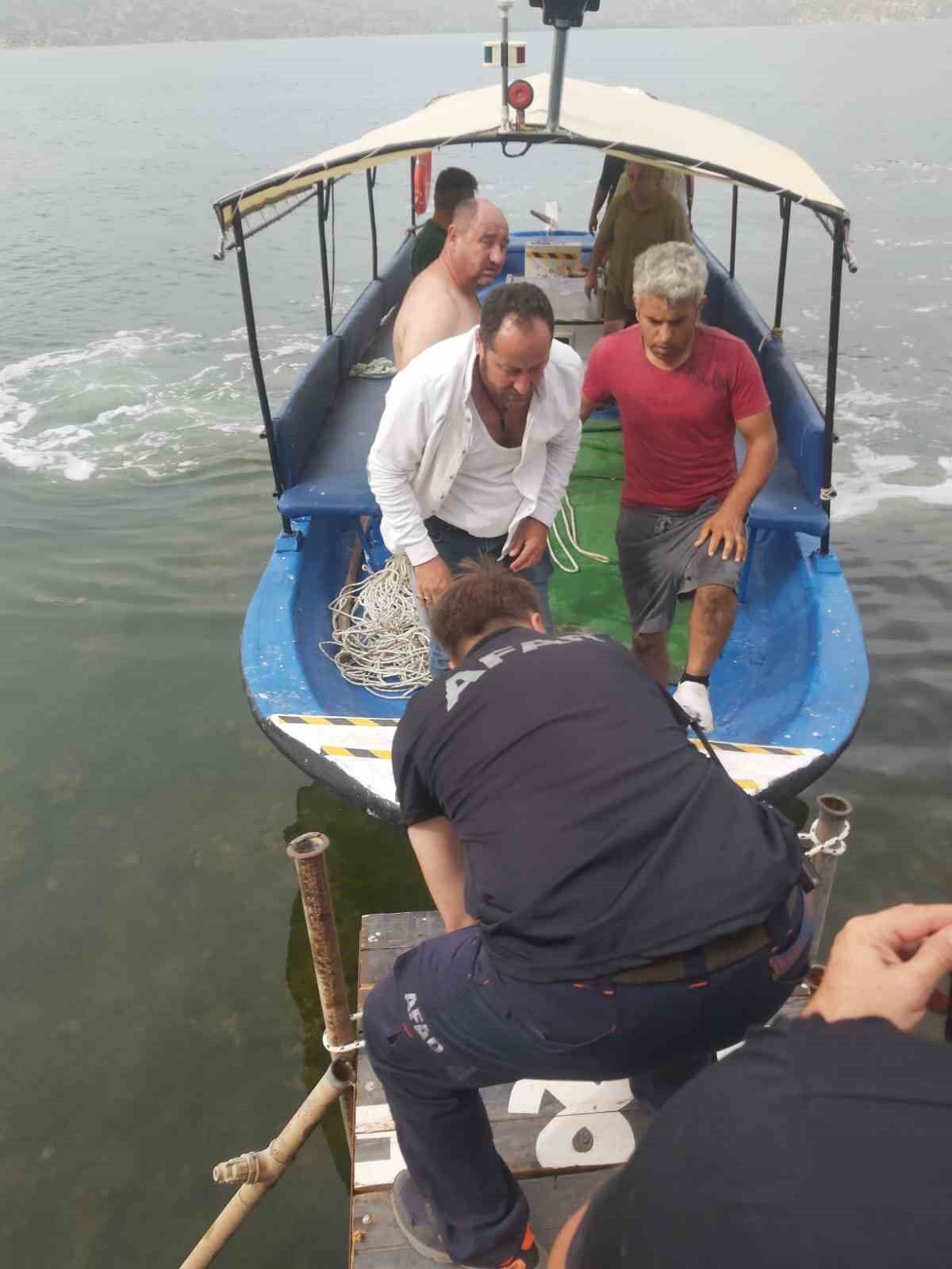 Afad Ekipleri Zamanla Yaristi Sert Inis Yapan Ucaktaki Murettebat Balikci Teknesiyle Karaya Cikarildi D1Ec99Bacbf9F484781A58F5F1661F84