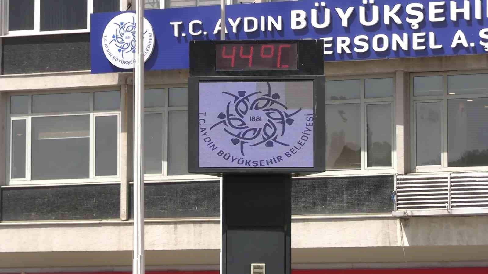 Aydinda Kavurucu Sicaklar Bunaltti 82F88E88E6Ca6Ffd814C584Ec94E5711