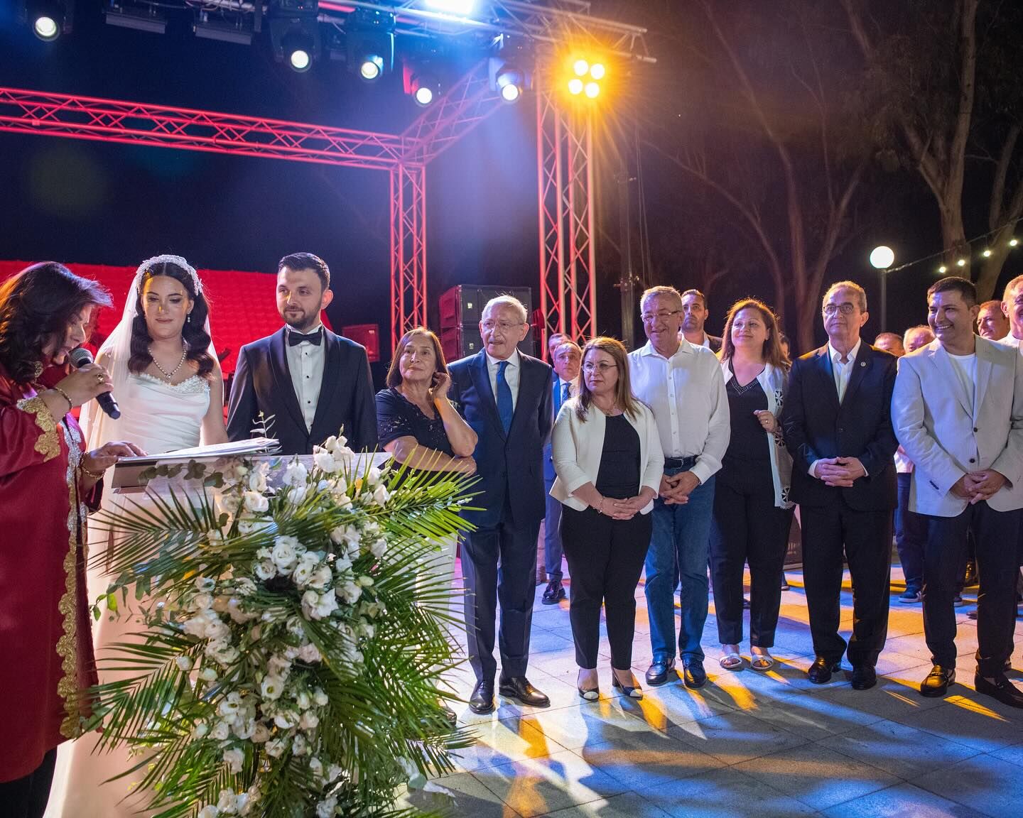 Chpli Yildizin Kizi Evlendi Kilicdaroglu Nikah Sahidi Oldu 480646 A8Ce72676F3E03683A2Aeffa30B64Ef5