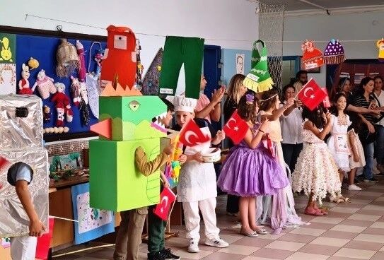 Minikler Cevrenin Onemine Hazirladiklari Defile Ile Dikkat Cekti 8D8D47F950F1F2Aa9Ccb04E920C23338