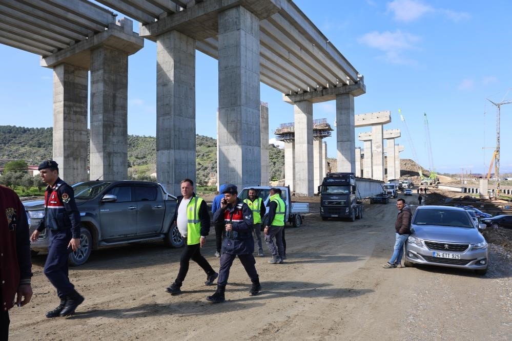 Aydin Denizli Otoyol Insaatinda Calisan Iscilerin Hak Arayisi Devam Ediyor C00Ab77Dd64050Ea615C11Aa7C0C3A52