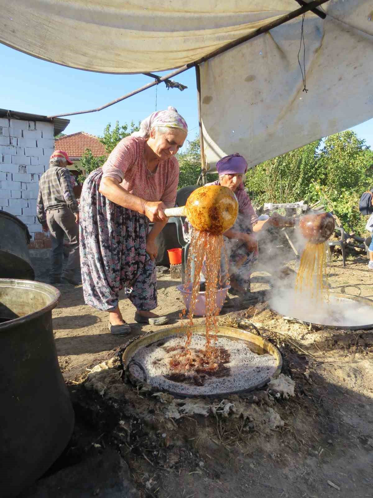 Aydinda Pekmez Ocaklari Tutmeye Basladi 8D1C2C23062297F88Dcec2785A31Ffbe