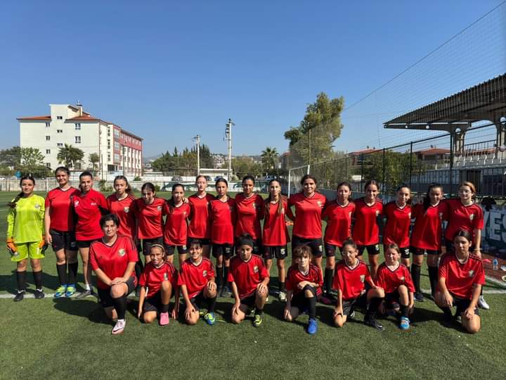 Gokhan Reisten Kusadasi Kadin Futboluna Buyuk Destek 507502 765Dc8Caec21376318F812Ad996E70Ae