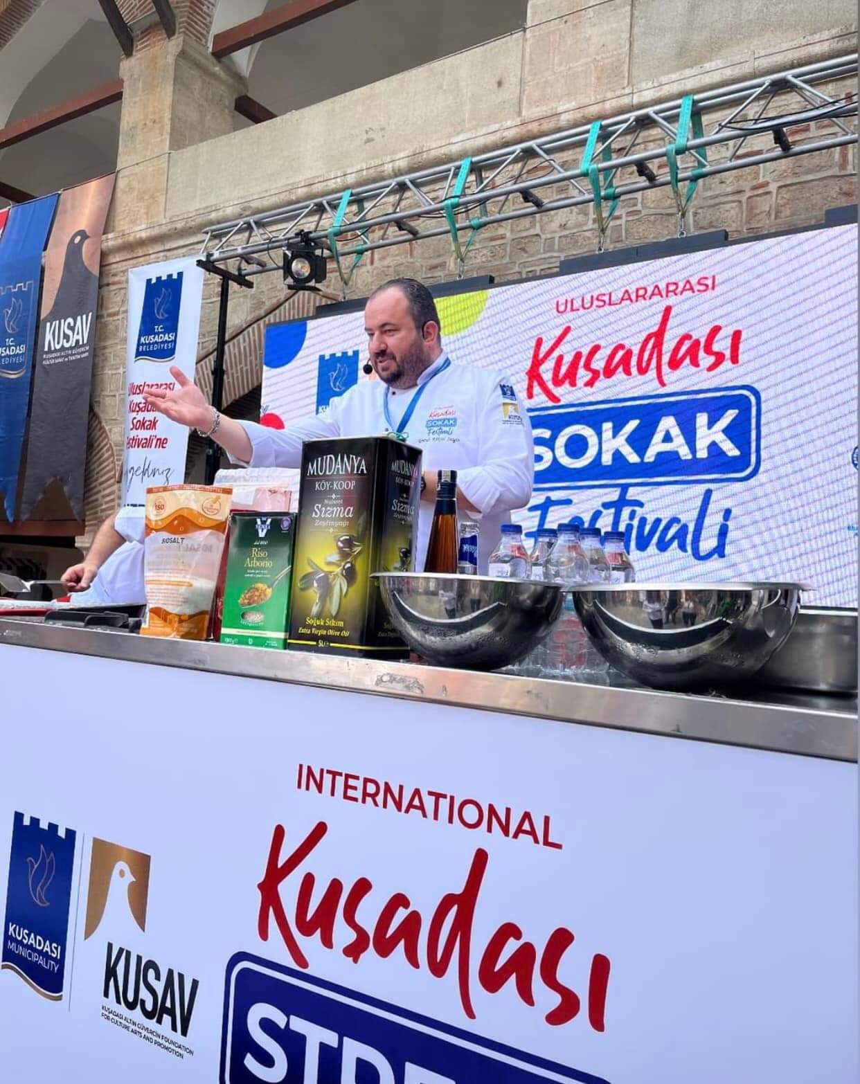 Adu Kusadasi Uluslararasi Kusadasi Sokak Festivalinde Boy Gosterdi 511503 3C08Eb7F8C8Bc074B9644F598D2D1F45