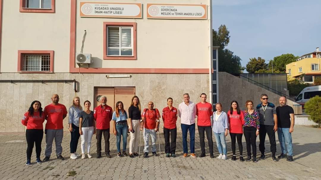 Akut Kusadasi Deprem Bilinclendirme Seminerlerine Devam Ediyor 512373 44F16Cdef00E1236E4161330C3A129B3